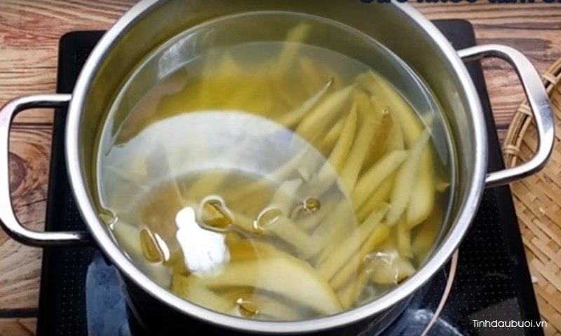 Tắm vỏ bưởi mang lại những lợi ích gì tam vo buoi mang lai nhung loi ich gi