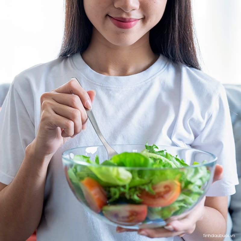 tinh dau buoi co the ket hop voi dau goi khong