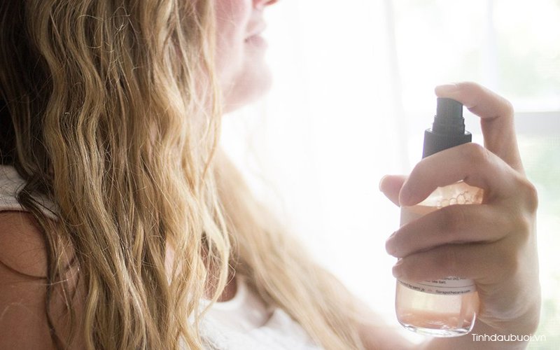 su dung tinh dau buoi duong toc co tot khong